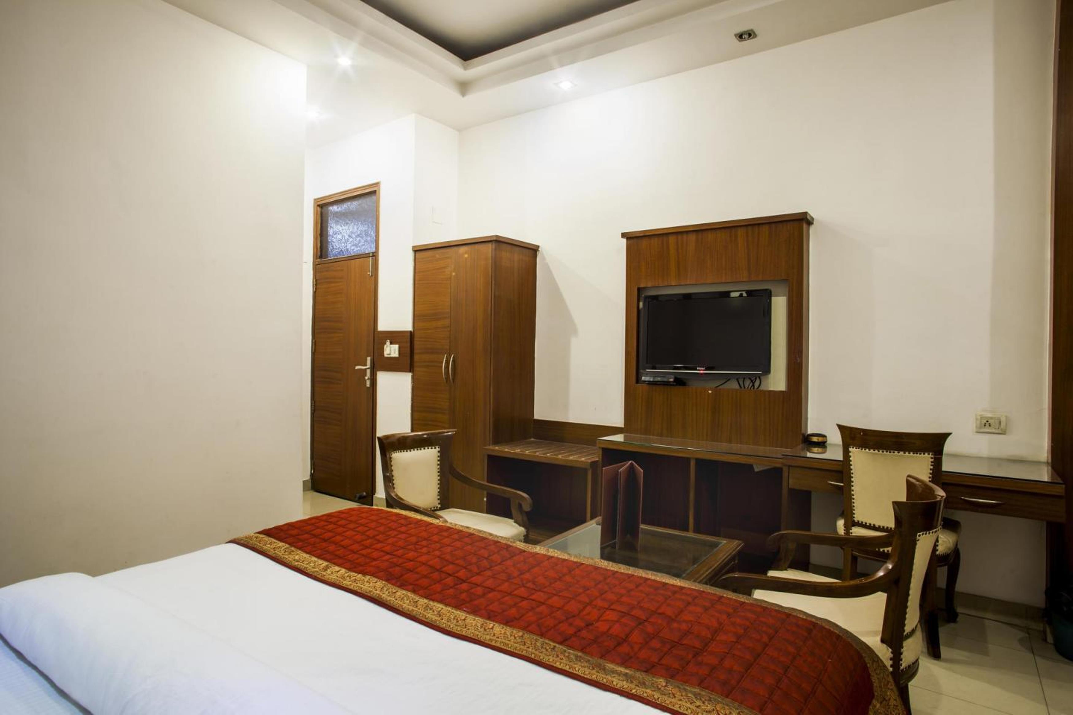 Oyo 3472 Hotel Rama Inn New Delhi Buitenkant foto
