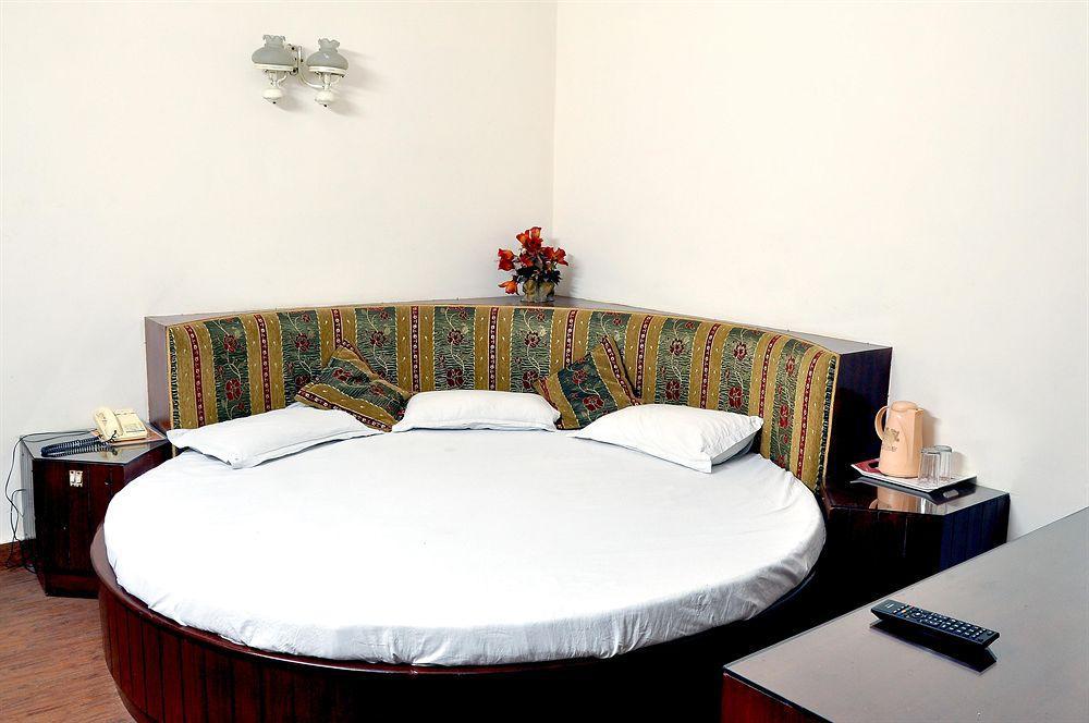 Oyo 3472 Hotel Rama Inn New Delhi Buitenkant foto