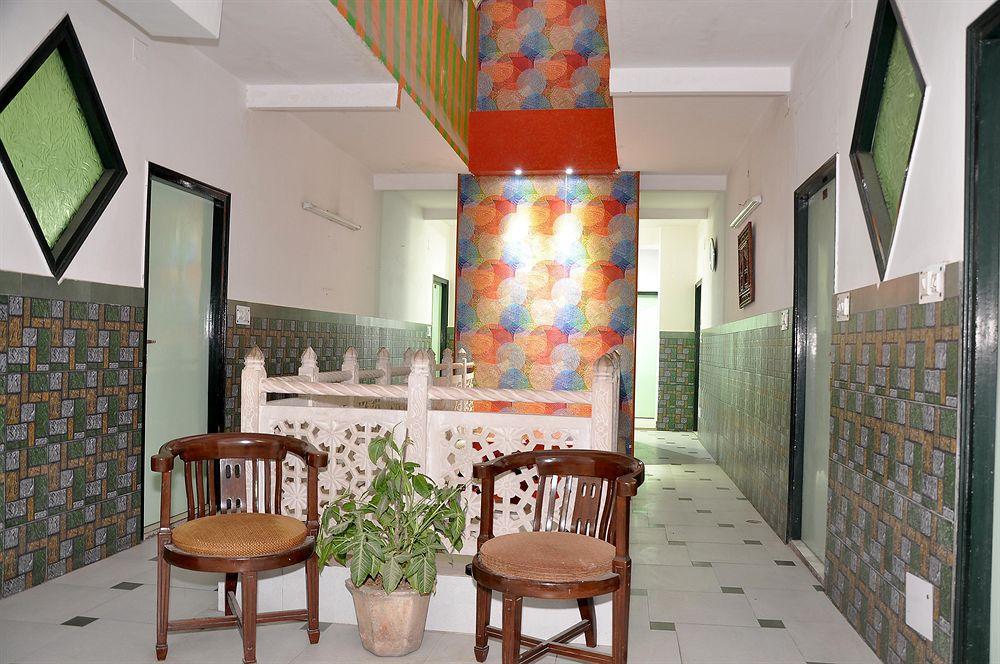 Oyo 3472 Hotel Rama Inn New Delhi Buitenkant foto