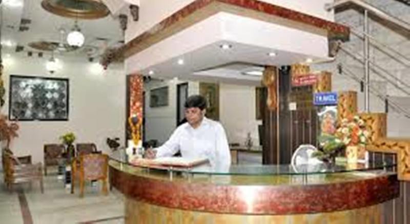 Oyo 3472 Hotel Rama Inn New Delhi Buitenkant foto