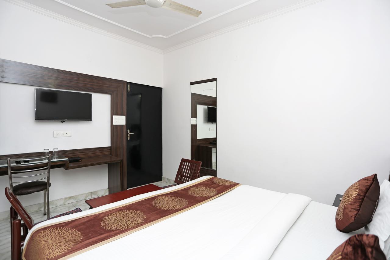Oyo 3472 Hotel Rama Inn New Delhi Buitenkant foto