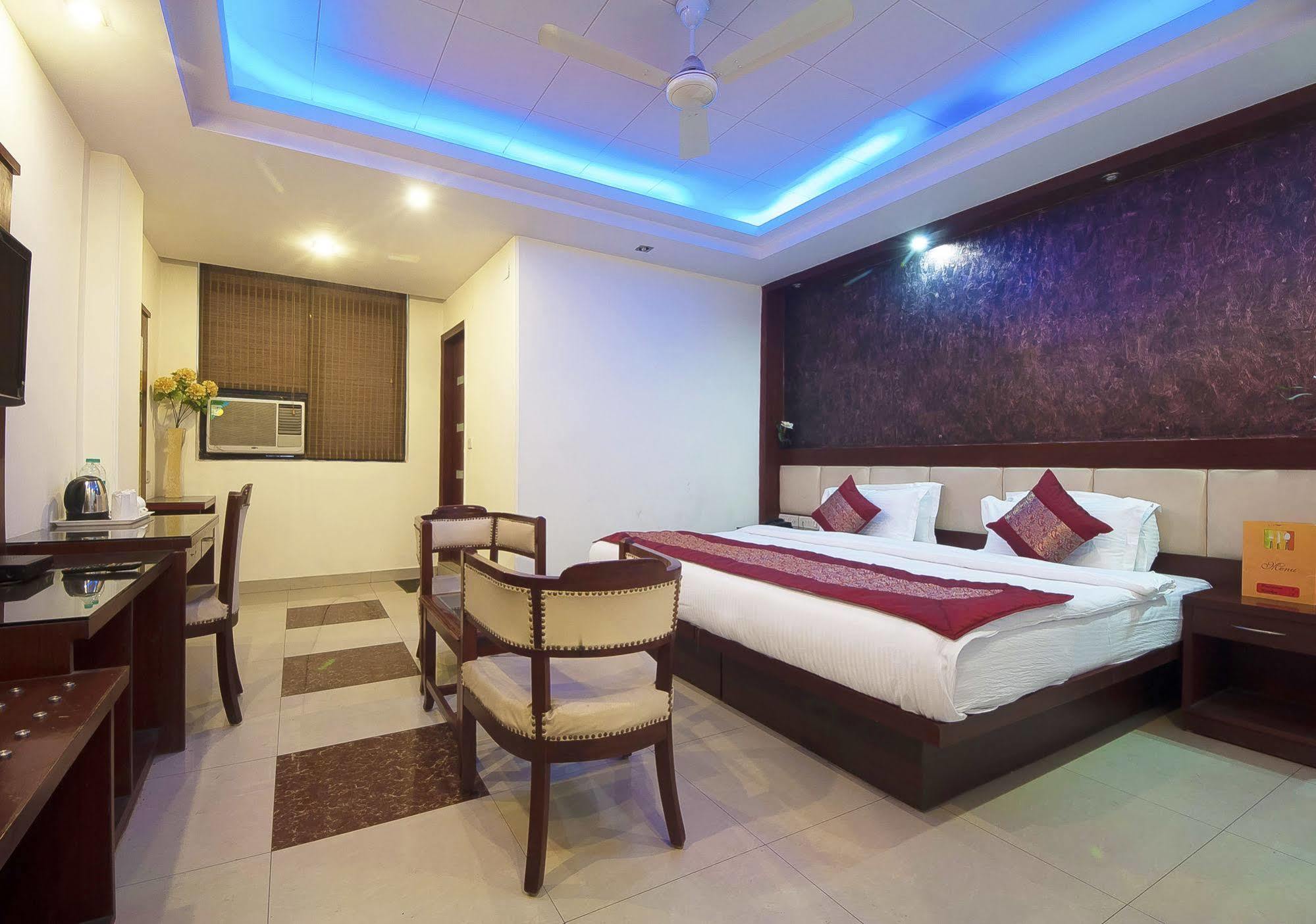 Oyo 3472 Hotel Rama Inn New Delhi Buitenkant foto