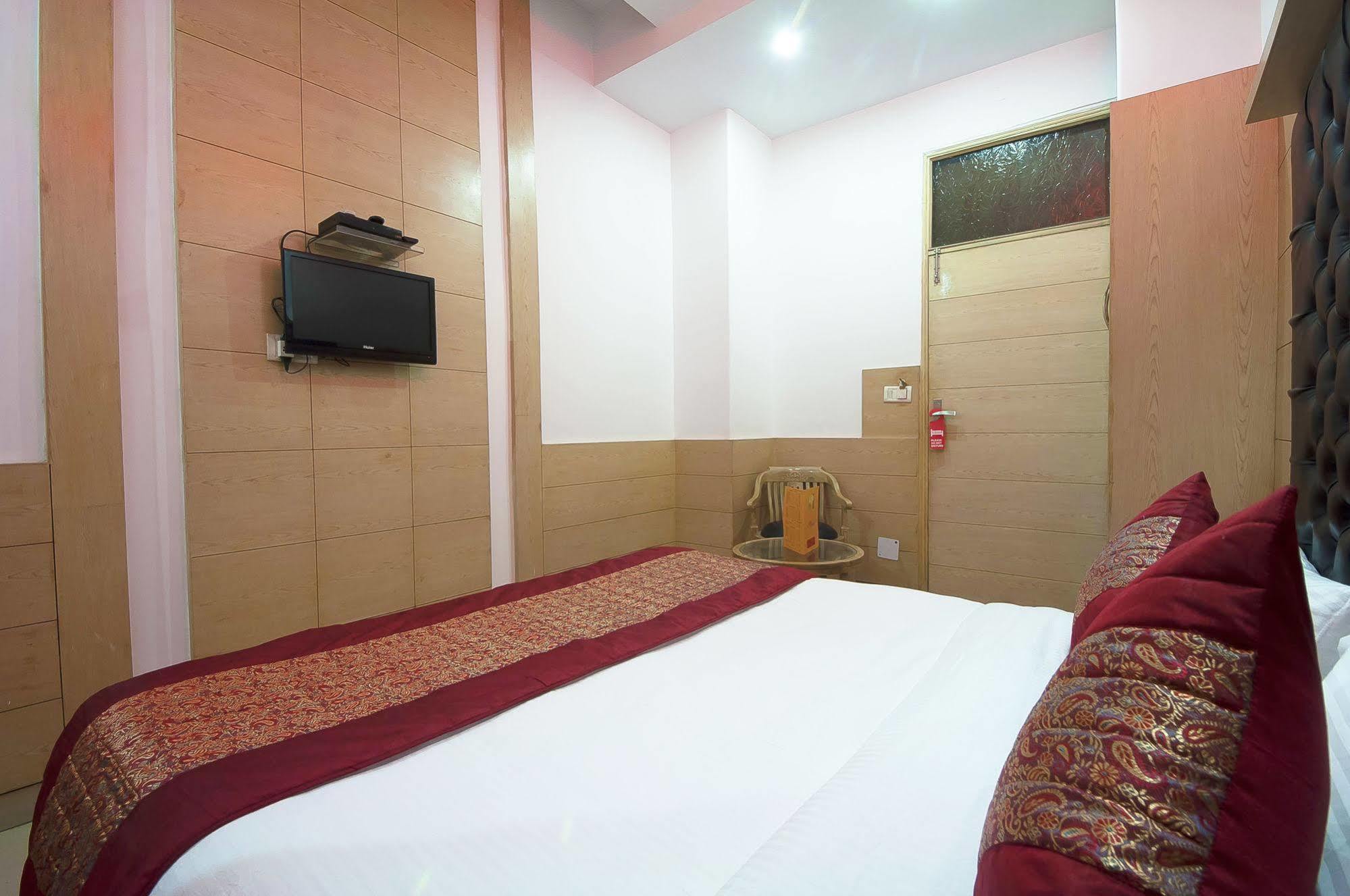 Oyo 3472 Hotel Rama Inn New Delhi Buitenkant foto