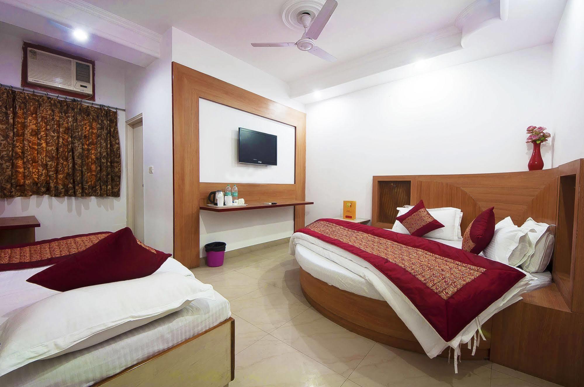 Oyo 3472 Hotel Rama Inn New Delhi Buitenkant foto