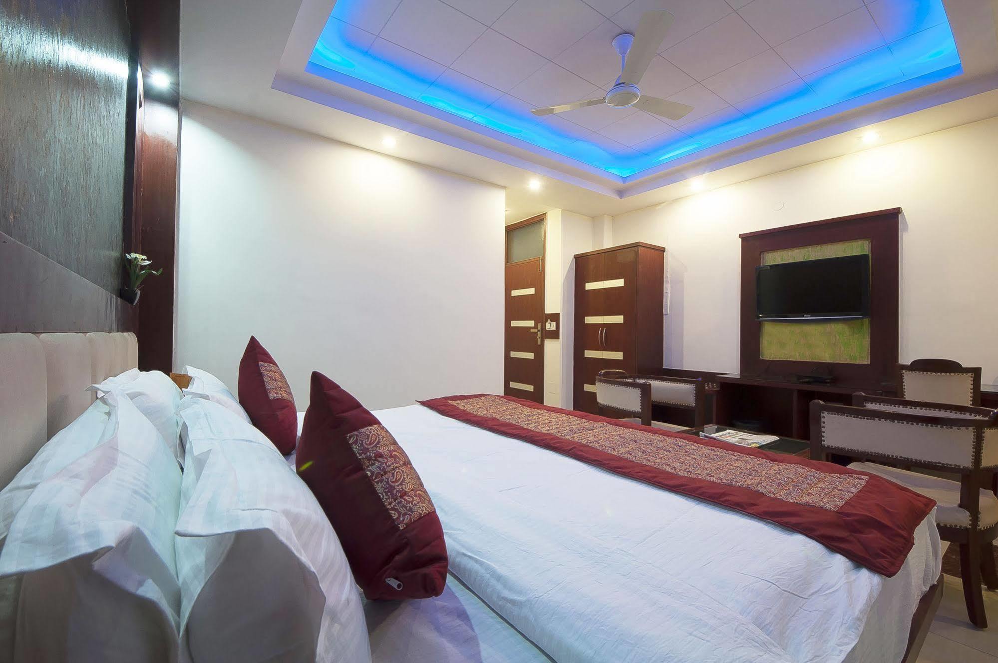 Oyo 3472 Hotel Rama Inn New Delhi Buitenkant foto
