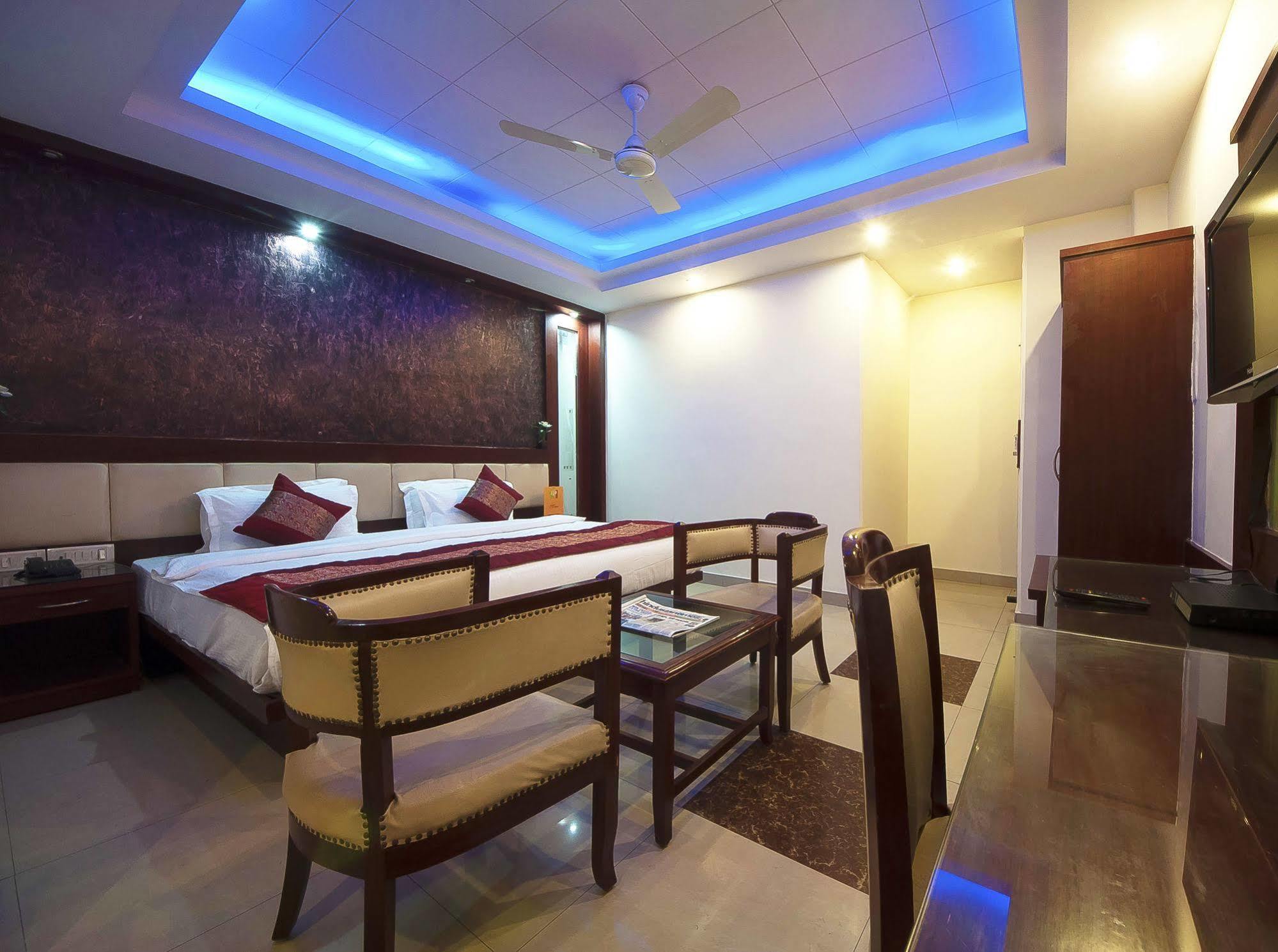 Oyo 3472 Hotel Rama Inn New Delhi Buitenkant foto